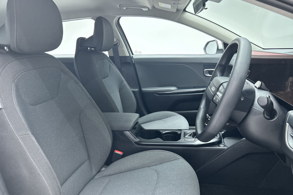 2025 Kia K4 S CL4m thumb-12