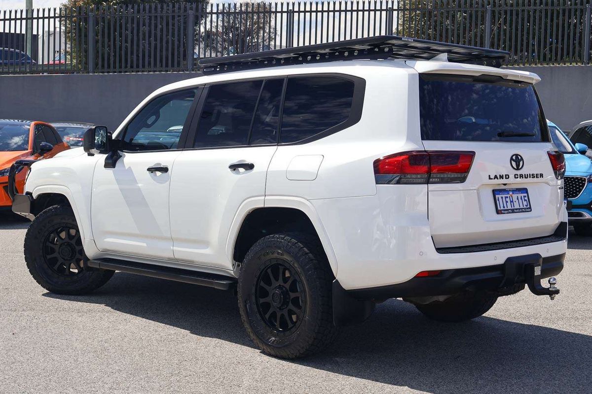 2023 Toyota Landcruiser Sahara FJA300R
