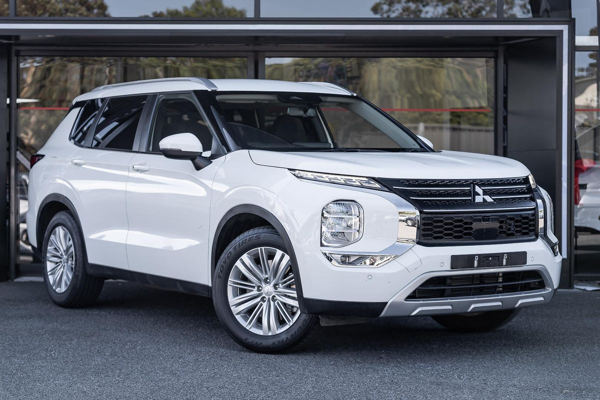 2024 Mitsubishi Outlander LS ZM