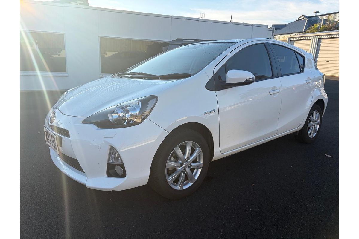 2013 Toyota Prius C i-Tech NHP10R