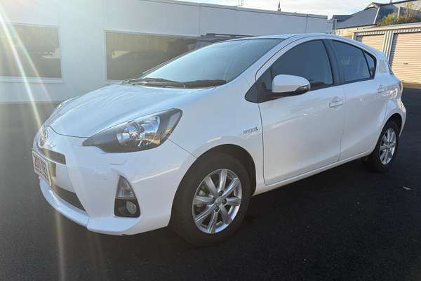 2013 Toyota Prius C i-Tech NHP10R