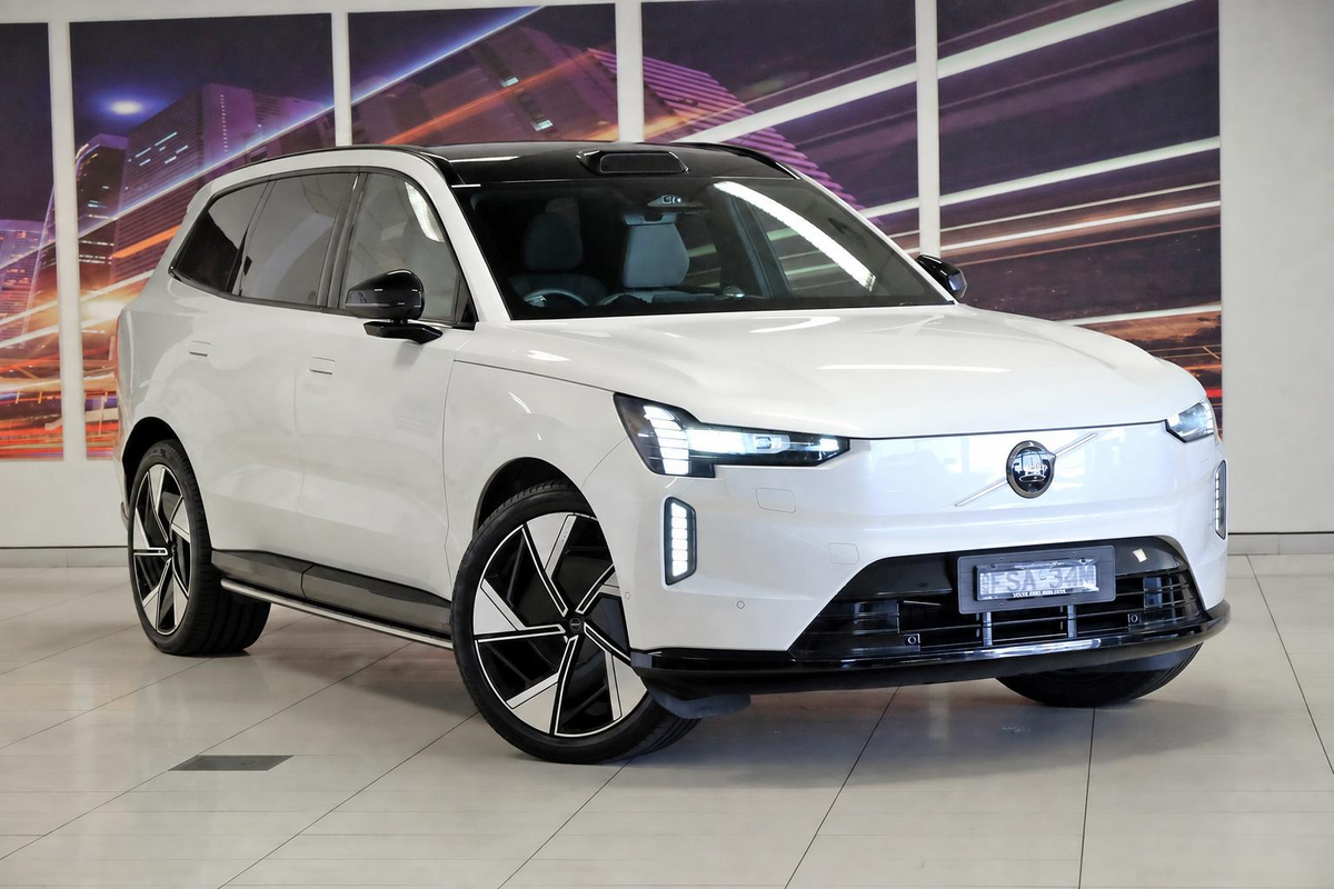 2025 Volvo EX90 Ultra Twin Motor Performance