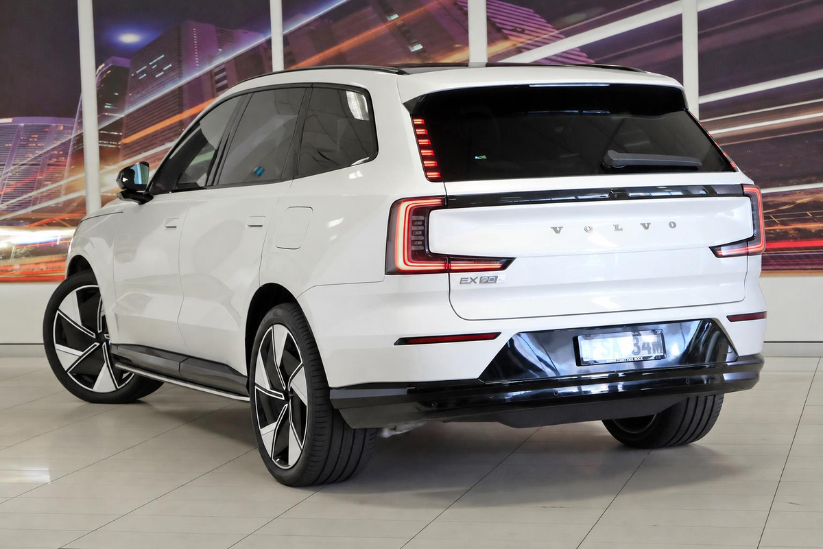 2025 Volvo EX90 Ultra Twin Motor Performance image 4