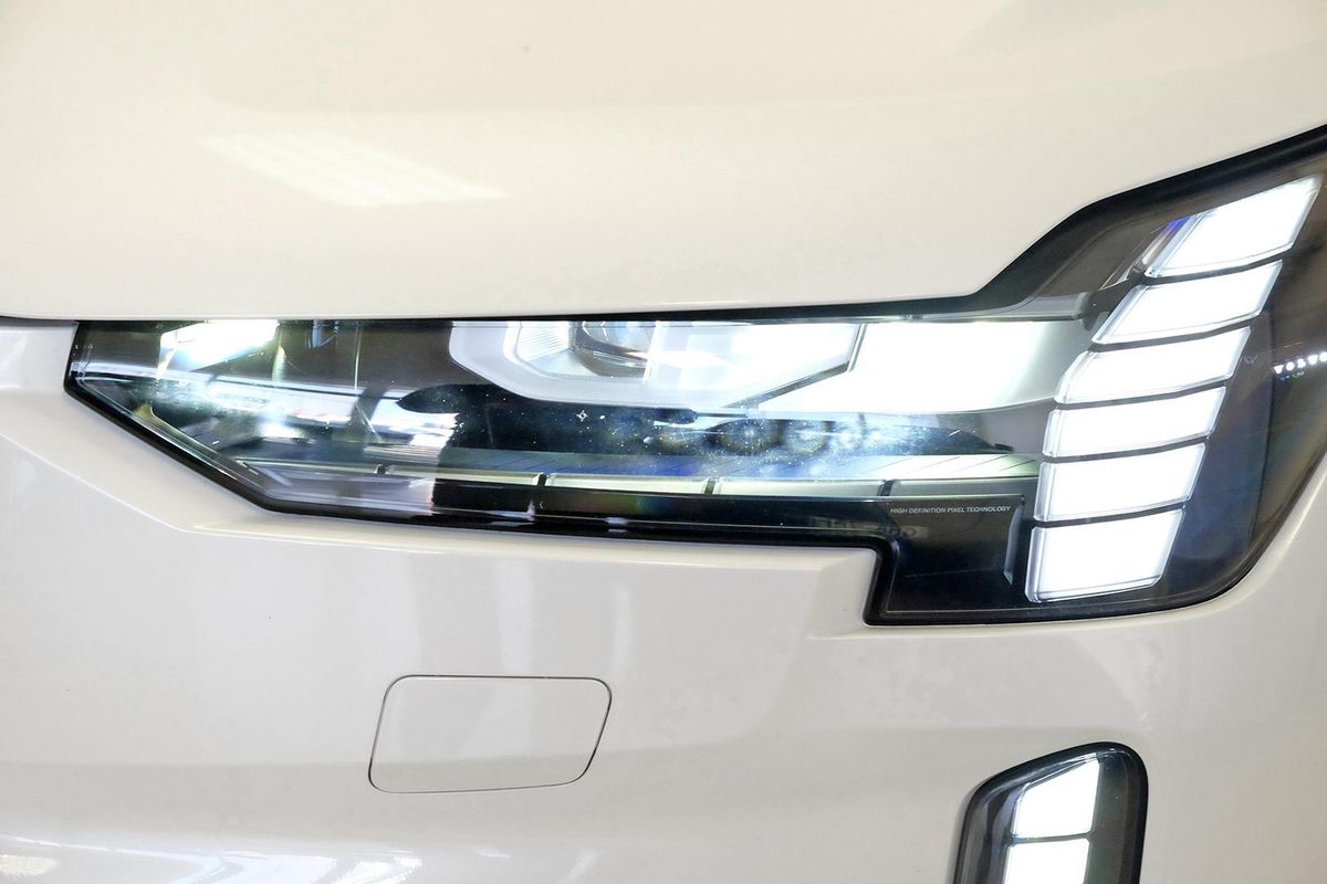 2025 Volvo EX90 Ultra Twin Motor Performance image 8