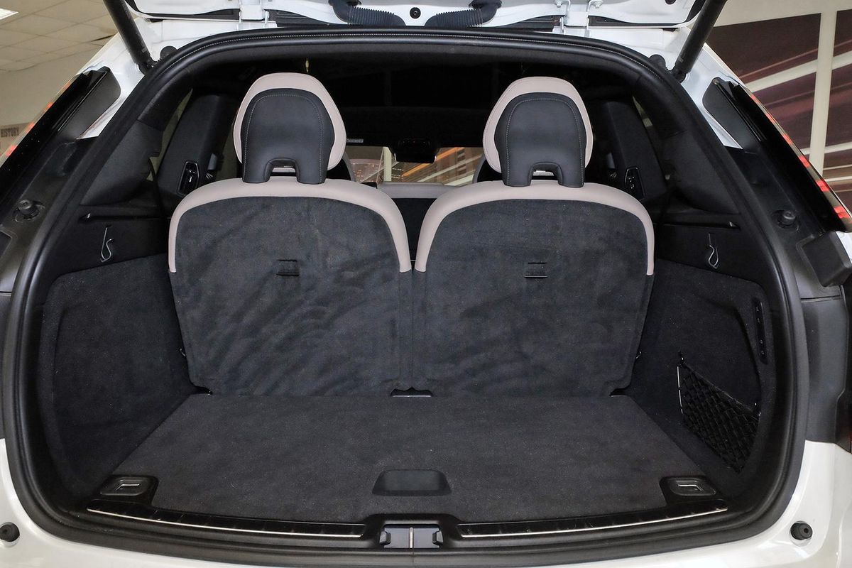 2025 Volvo EX90 Ultra Twin Motor Performance image 10