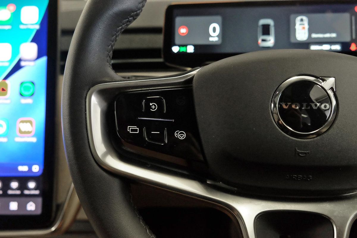 2025 Volvo EX90 Ultra Twin Motor Performance image 13