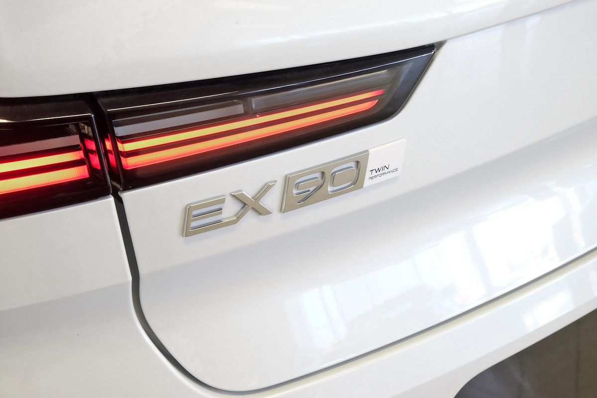 2025 Volvo EX90 Ultra Twin Motor Performance image 14