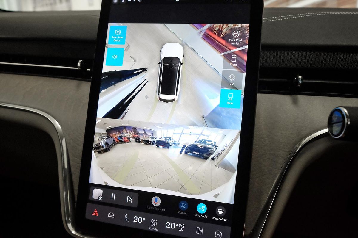2025 Volvo EX90 Ultra Twin Motor Performance image 18