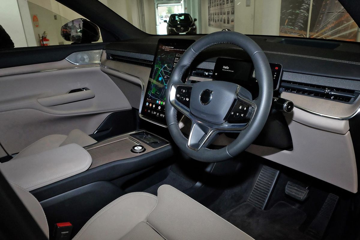 2025 Volvo EX90 Ultra Twin Motor Performance image 19