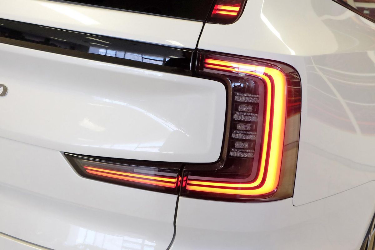 2025 Volvo EX90 Ultra Twin Motor Performance image 20