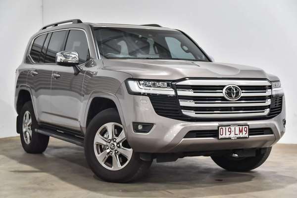 2024 Toyota Landcruiser Sahara FJA300R