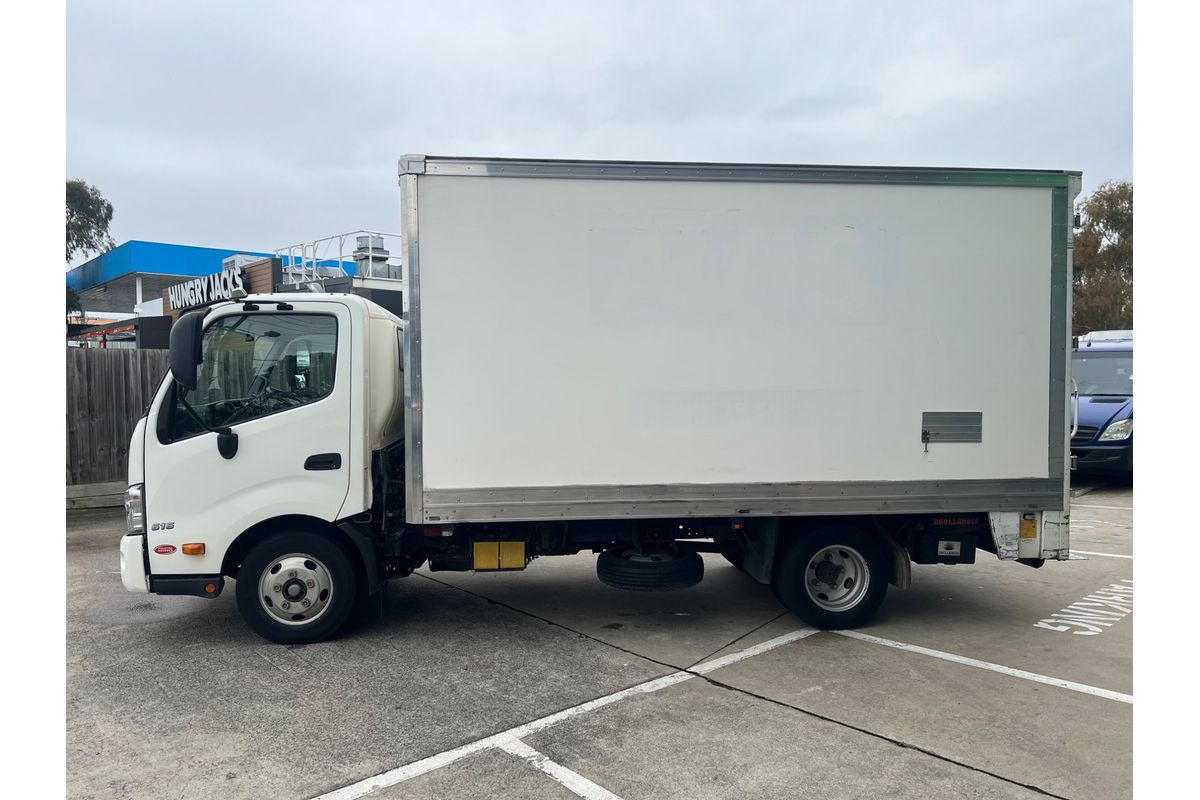 2017 Hino 300 Series 616 MWB image 7