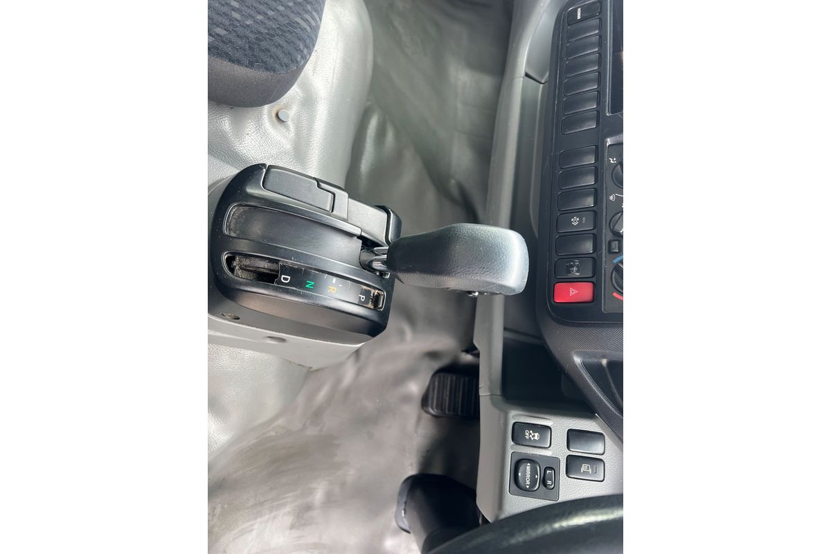 2017 Hino 300 Series 616 MWB image 12