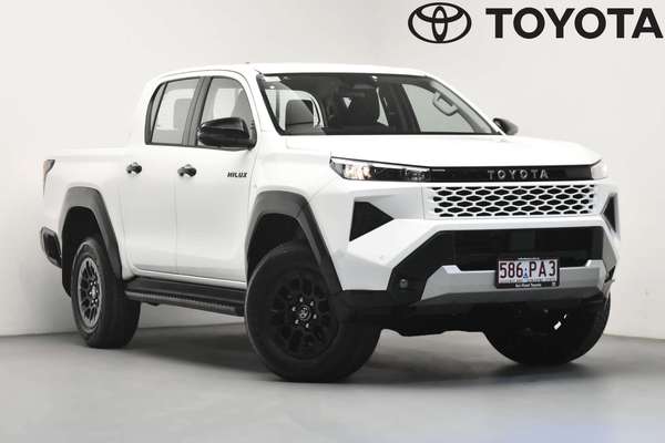 2025 Toyota Hilux SR 48V GUN227R 4X4