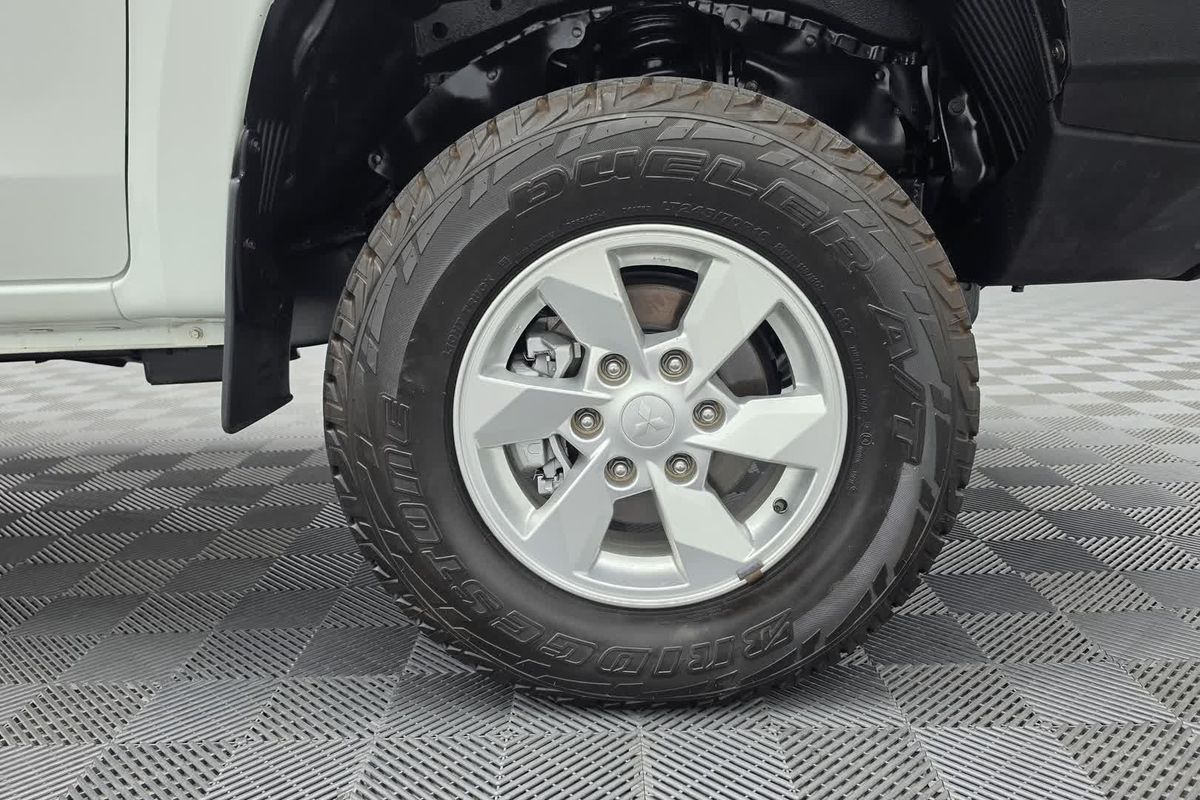 2021 Mitsubishi Triton GLX MR 4X4 image 17