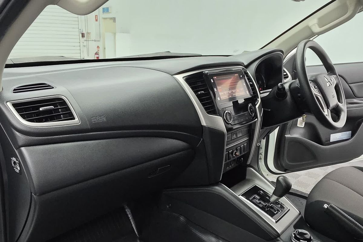 2021 Mitsubishi Triton GLX MR 4X4 image 34