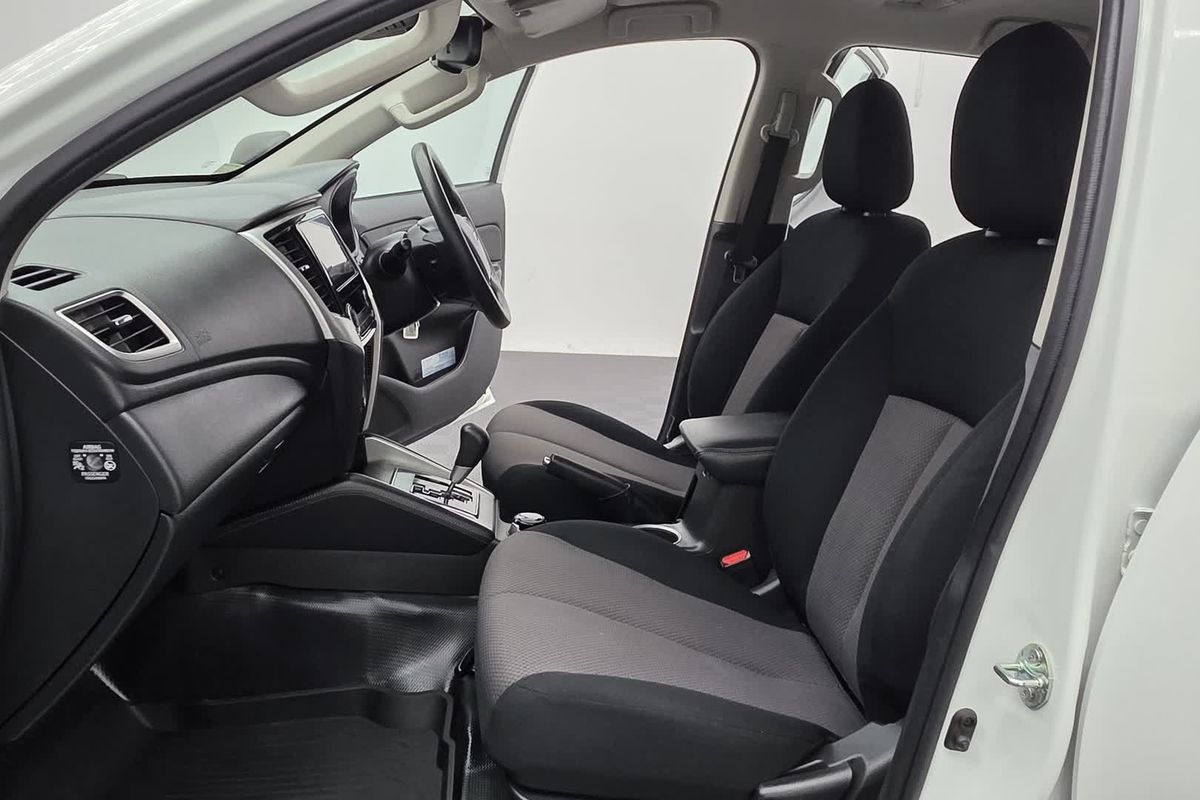 2021 Mitsubishi Triton GLX MR 4X4 image 35