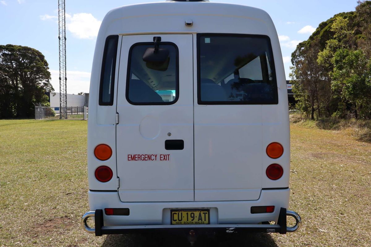 2019 Mitsubishi ROSA BUS DELUXE BE64D image 3