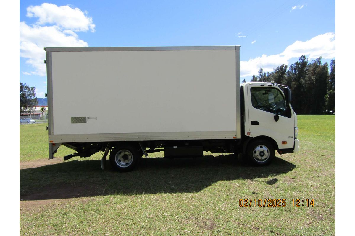 2022 Hino 300 Series 616 image 13