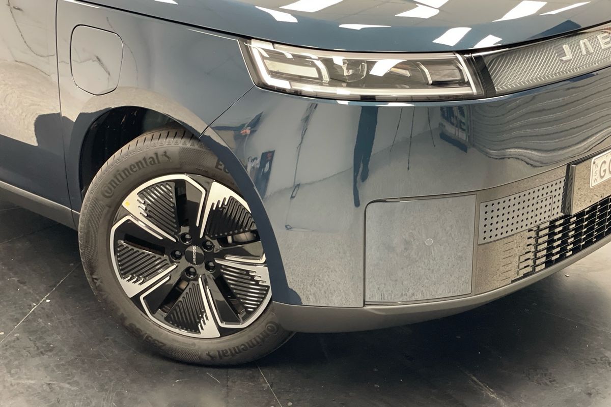 2025 OMODA JAECOO J5 EV Summit