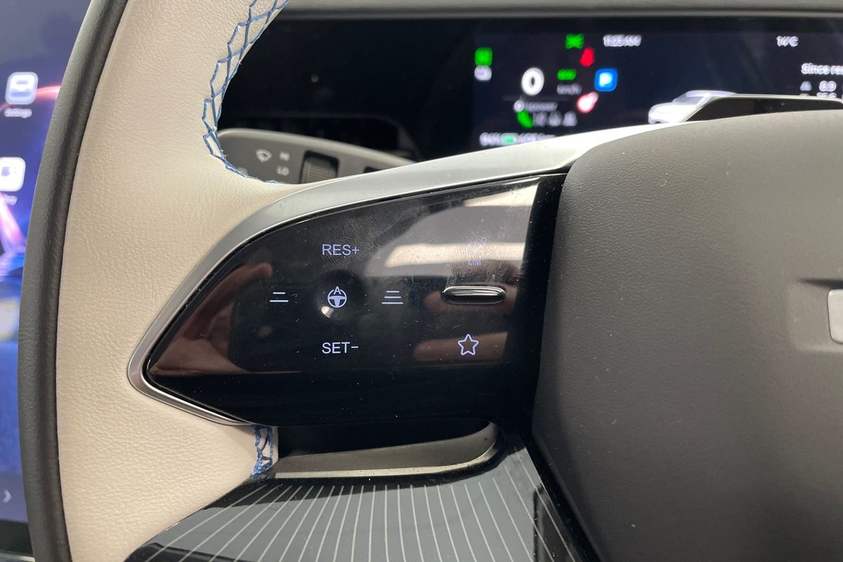 2025 OMODA JAECOO J5 EV Summit