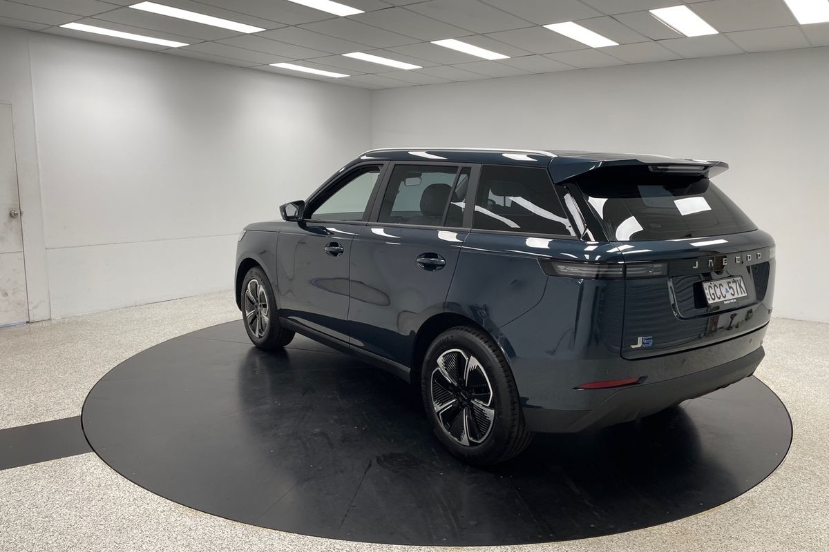 2025 OMODA JAECOO J5 EV Summit