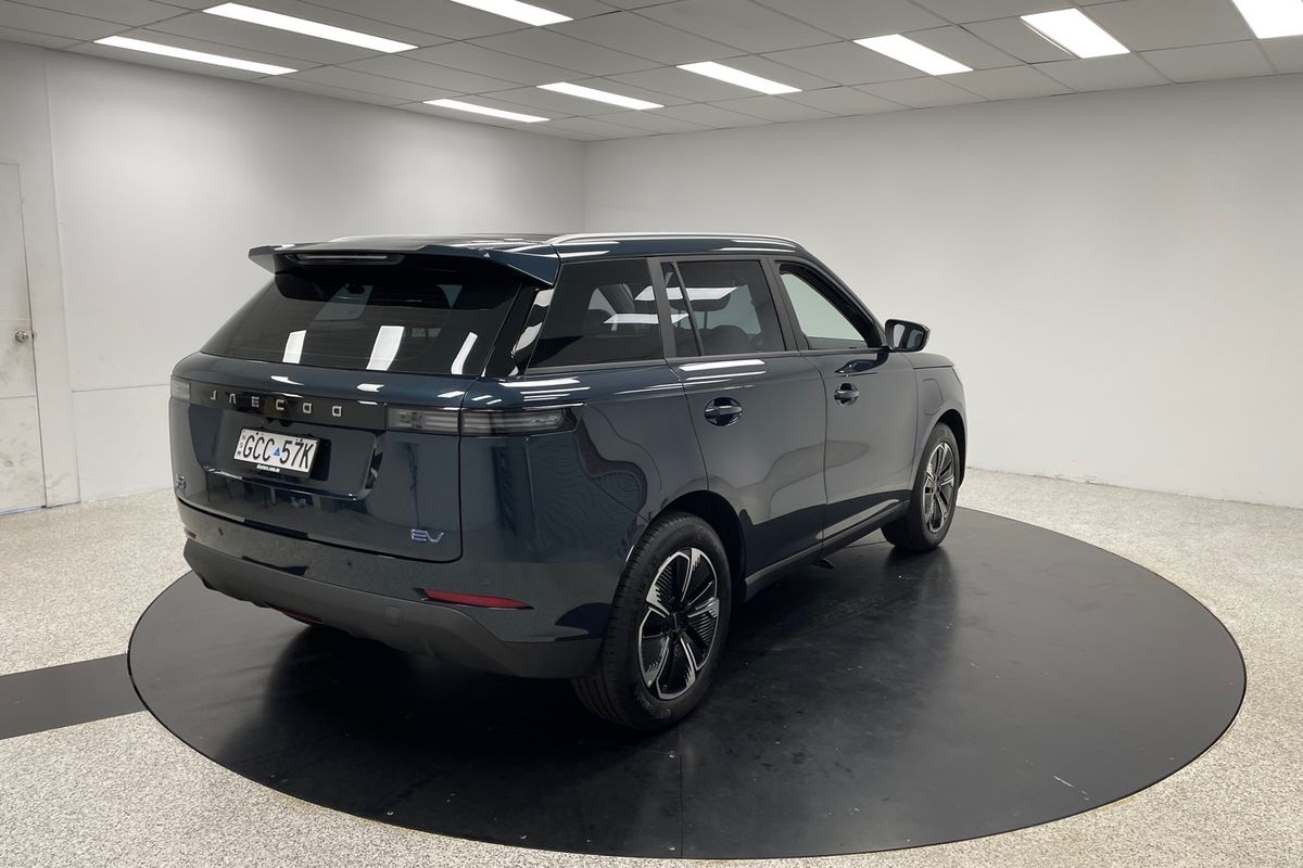 2025 OMODA JAECOO J5 EV Summit
