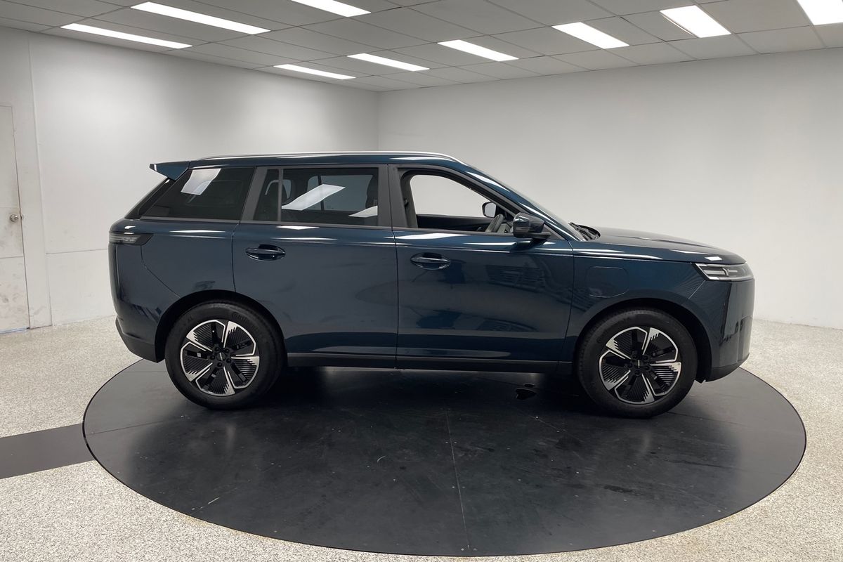 2025 OMODA JAECOO J5 EV Summit