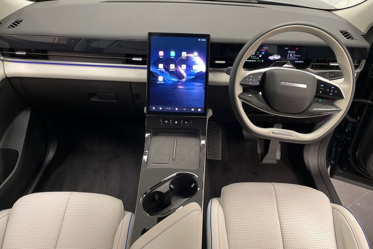 2025 OMODA JAECOO J5 EV Summit