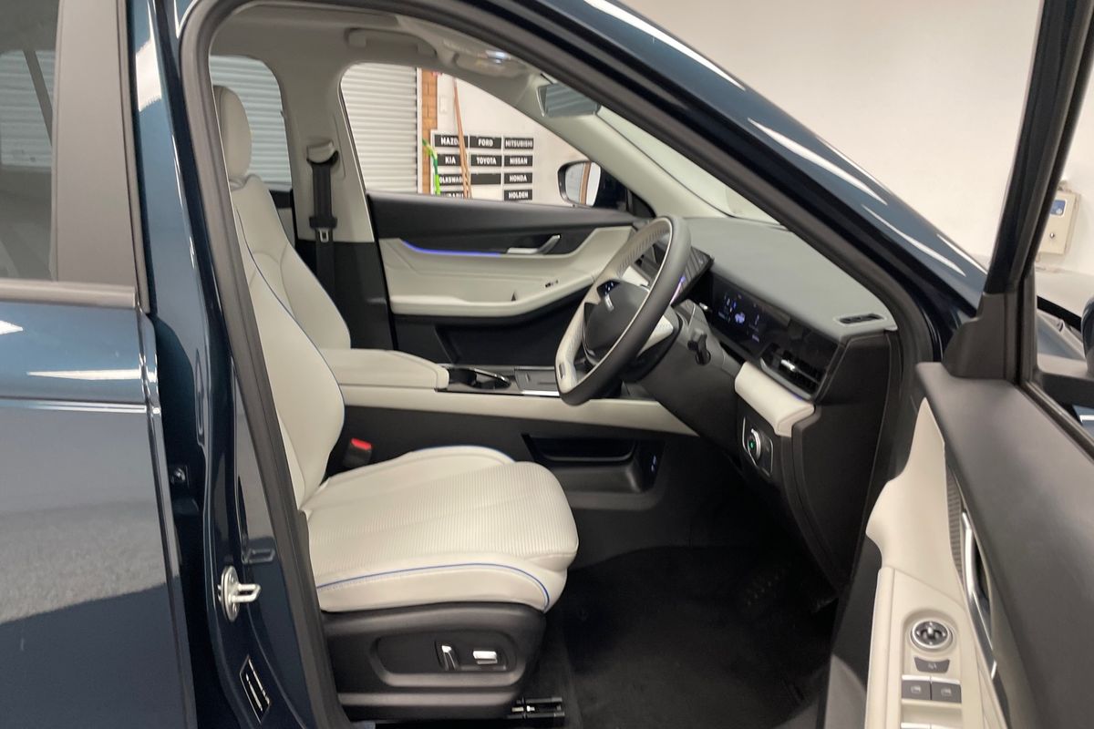 2025 OMODA JAECOO J5 EV Summit
