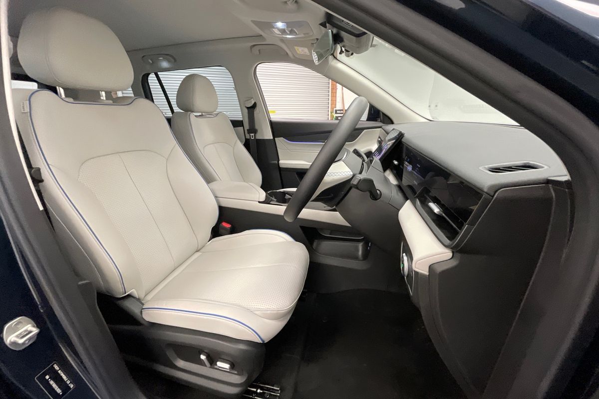 2025 OMODA JAECOO J5 EV Summit