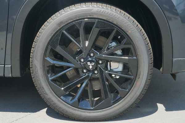 2025 Mitsubishi Outlander PHEV GSR ZM thumb-3