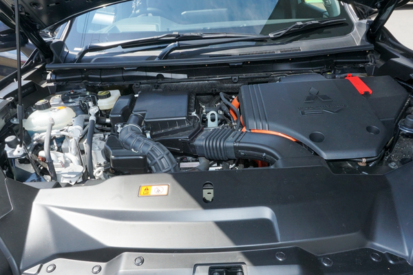 2025 Mitsubishi Outlander PHEV GSR ZM thumb-7
