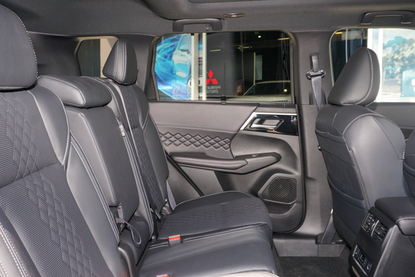 2025 Mitsubishi Outlander PHEV GSR ZM thumb-8