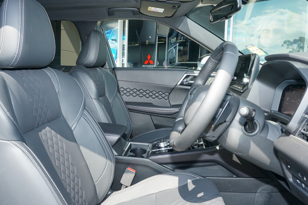 2025 Mitsubishi Outlander PHEV GSR ZM thumb-9