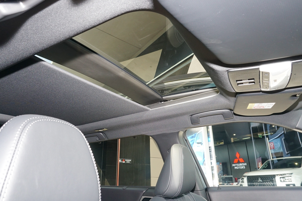 2025 Mitsubishi Outlander PHEV GSR ZM thumb-14