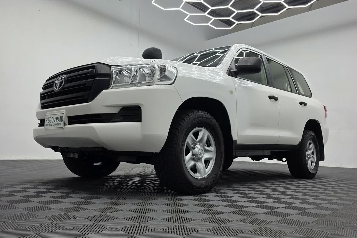 2017 Toyota Landcruiser GX VDJ200R image 8