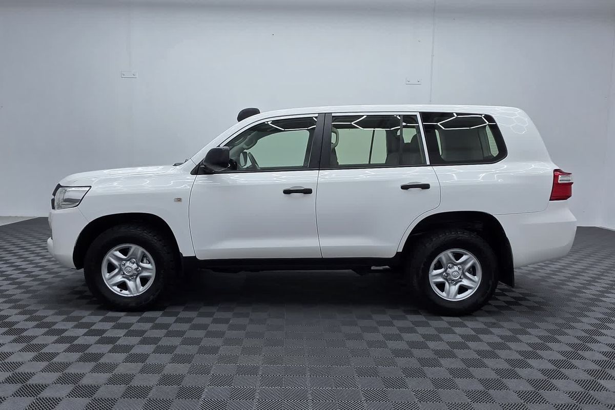 2017 Toyota Landcruiser GX VDJ200R image 9