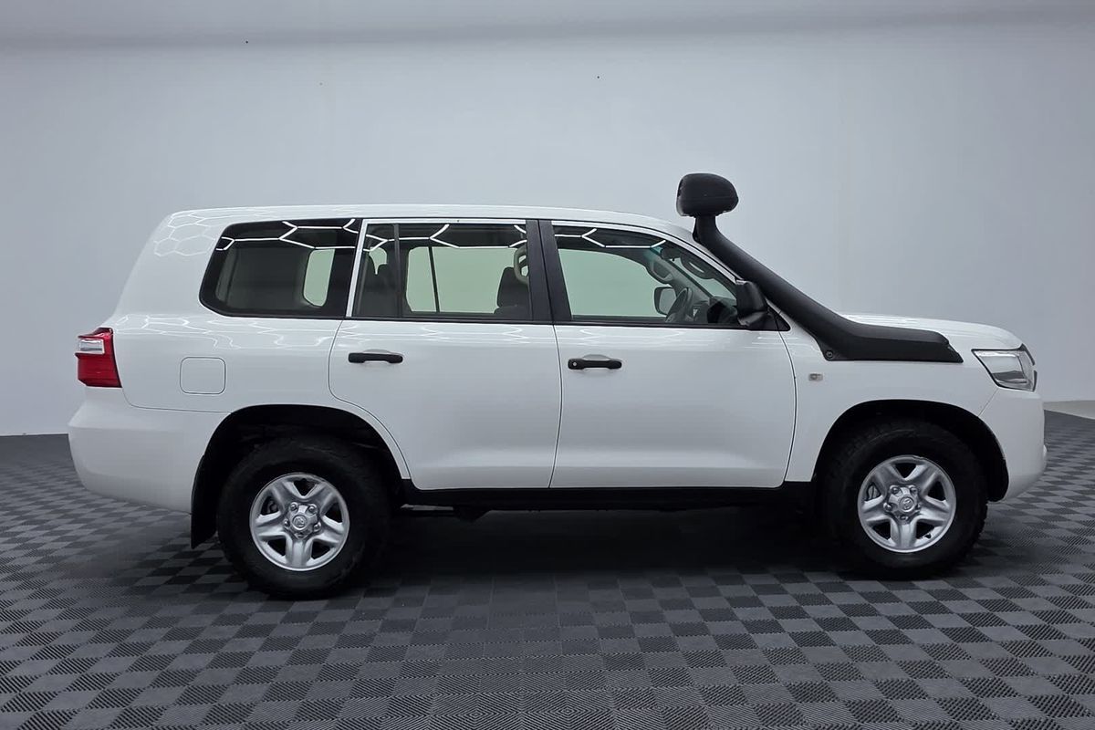 2017 Toyota Landcruiser GX VDJ200R image 13