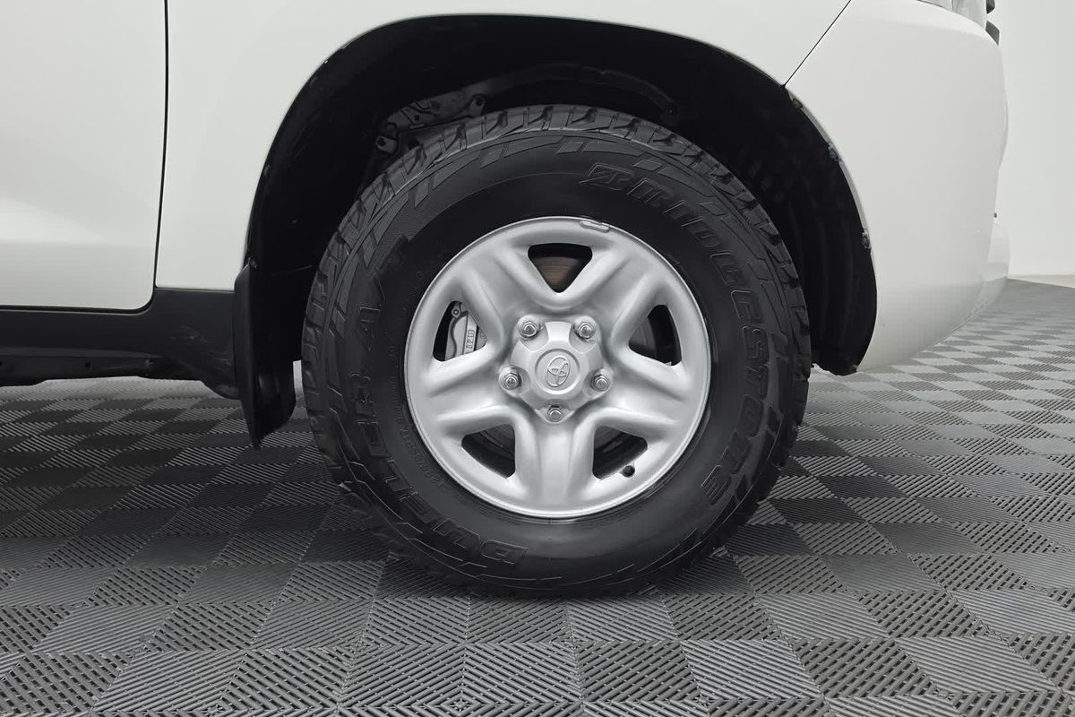 2017 Toyota Landcruiser GX VDJ200R image 14