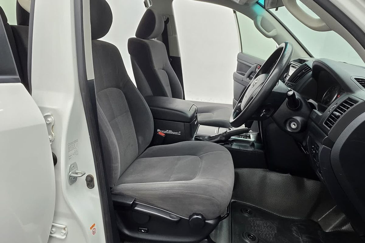 2017 Toyota Landcruiser GX VDJ200R image 18