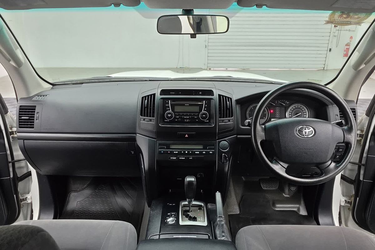 2017 Toyota Landcruiser GX VDJ200R image 20