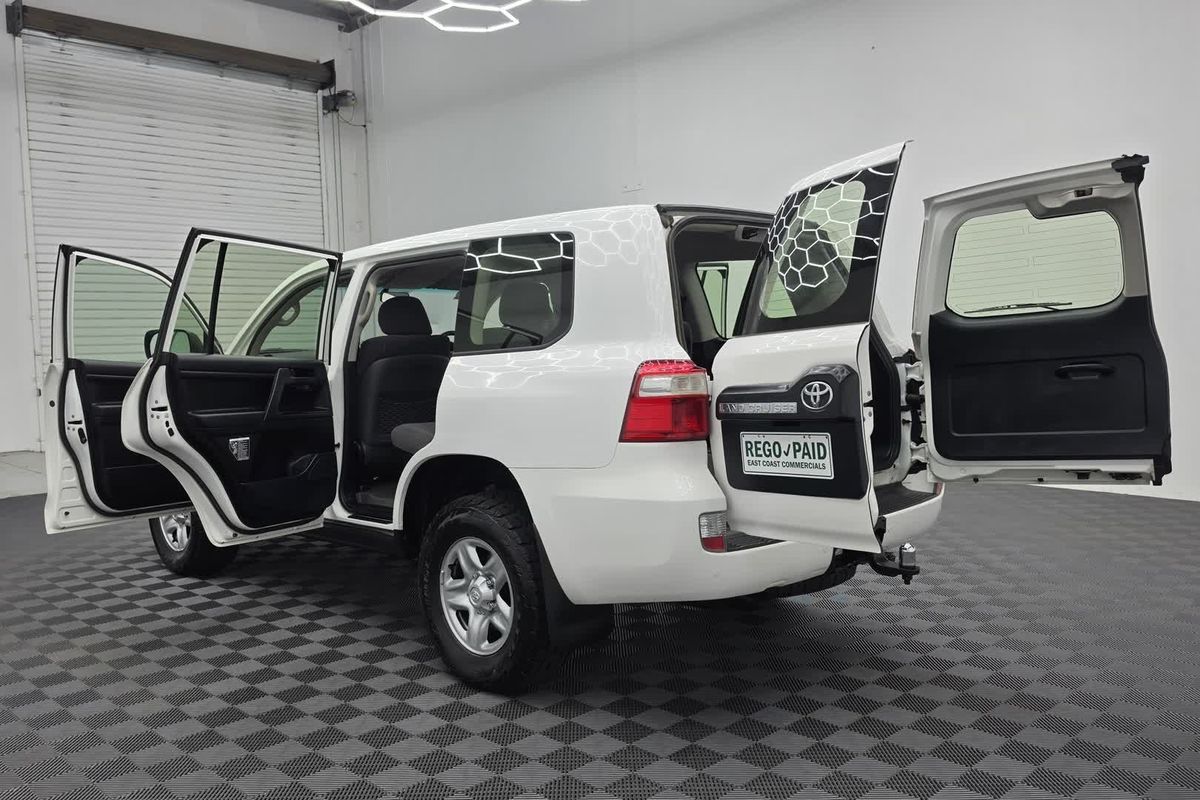 2017 Toyota Landcruiser GX VDJ200R image 24