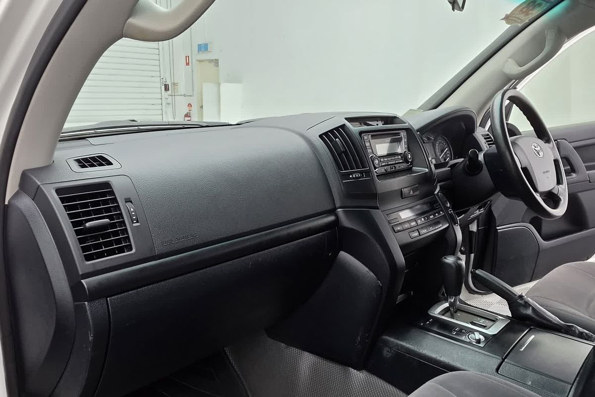 2017 Toyota Landcruiser GX VDJ200R image 26