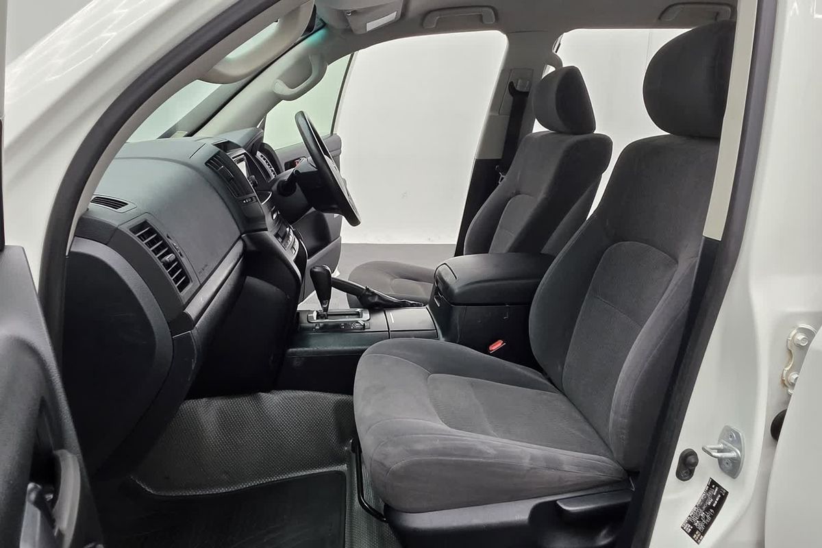 2017 Toyota Landcruiser GX VDJ200R image 27