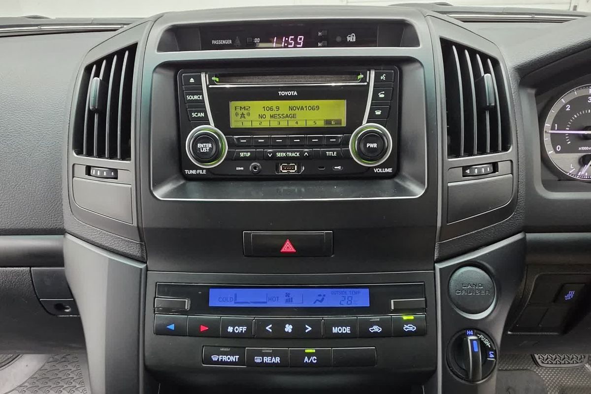 2017 Toyota Landcruiser GX VDJ200R image 28