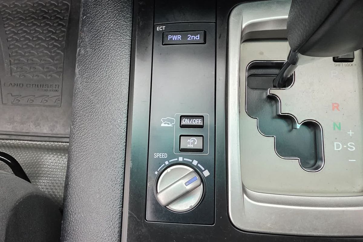 2017 Toyota Landcruiser GX VDJ200R image 31
