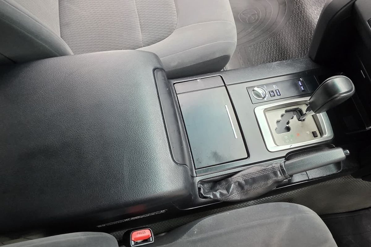 2017 Toyota Landcruiser GX VDJ200R image 32