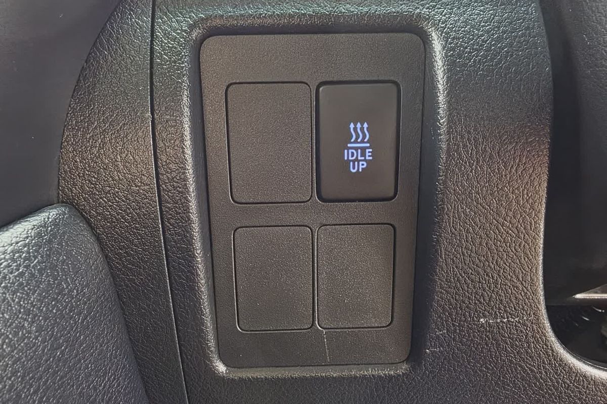 2017 Toyota Landcruiser GX VDJ200R image 34