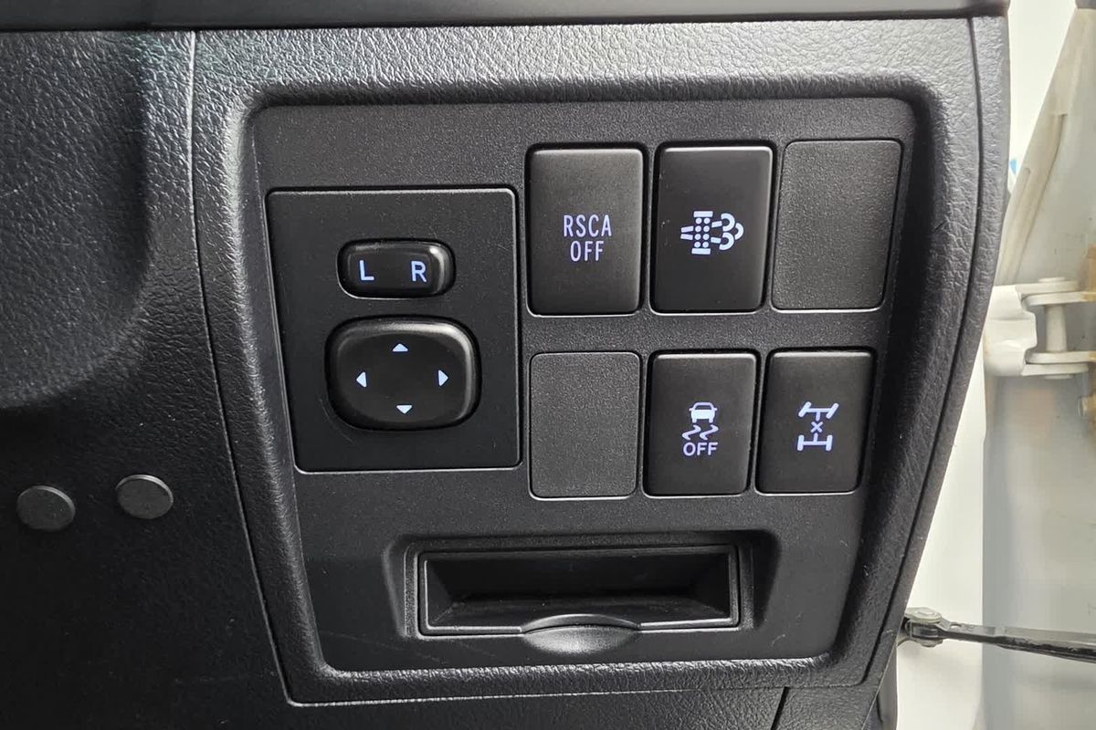 2017 Toyota Landcruiser GX VDJ200R image 36